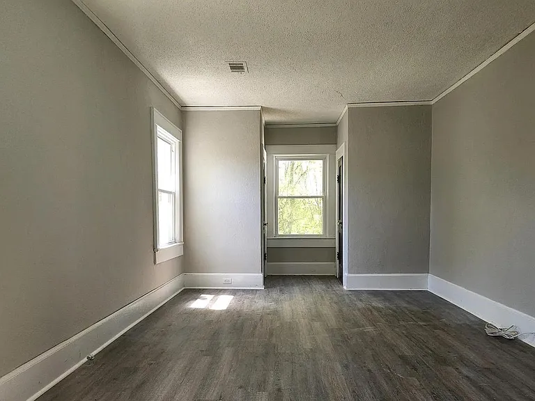 501 NW Main St — Photo 5
