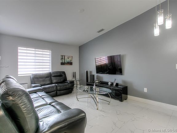 5th image of 2214 W 74th St APT 201-27