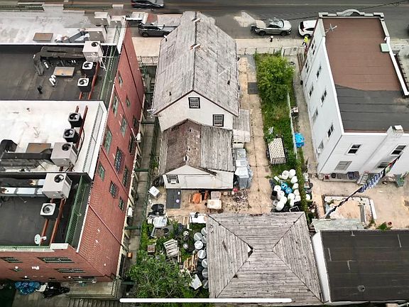 4th image of 6710 15th Ave