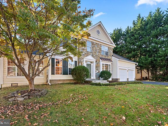 3rd image of 7512 Oyster Bay Way