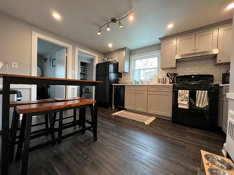 15 Surrey St #2 — Photo 1