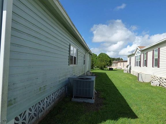 3rd image of 5744 Holiday Park Blvd