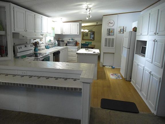 3rd image of 134 Thunderbird Dr
