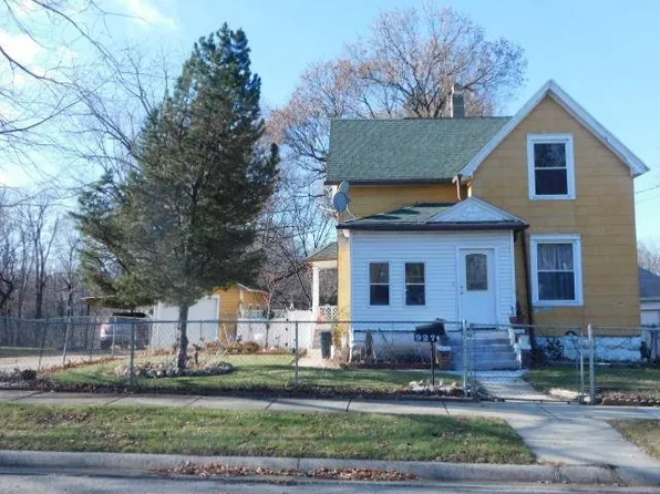 927 S 5th St, Rockford, IL 61104
