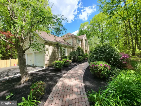 2 Laurel Dr, Mullica Hill, NJ 08062