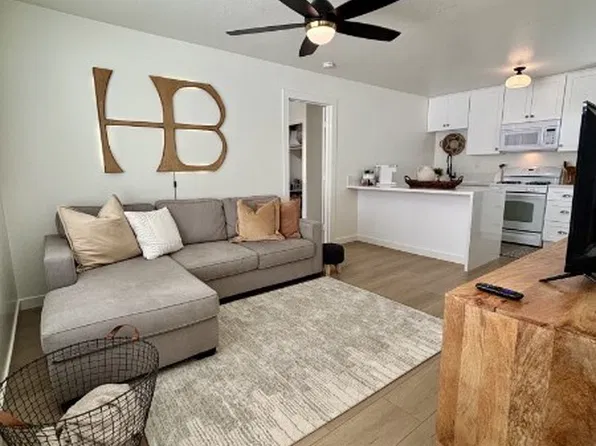 504 12th St Unit C, Huntington Beach, CA 92648