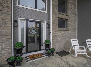 27 Lakeridge Dr, Orchard Park, NY 14127