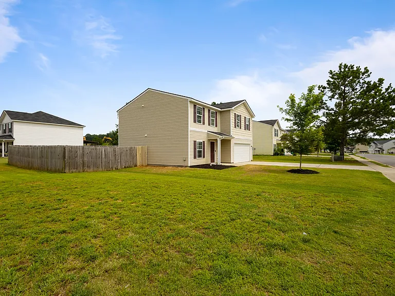761 Riverside Dr NW — Photo 4