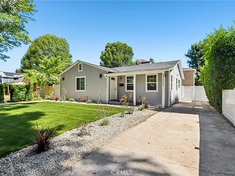 21233 Lopez St — Photo 20