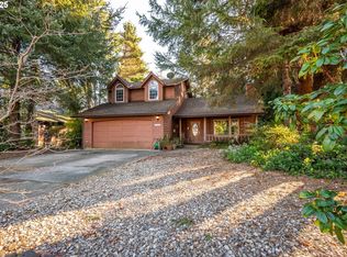 1040 4th St SE, Bandon, OR 97411