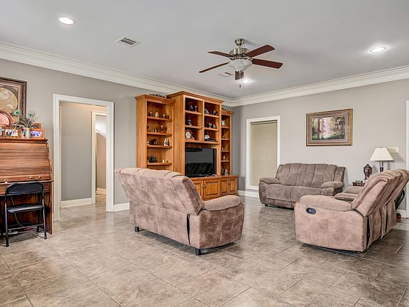 5th image of 9634 Belle Place Cir
