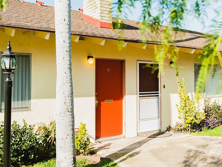The Beautiful Islander Apartments! — Photo 4