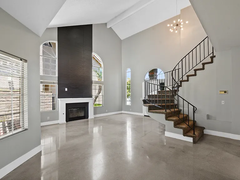 6068 E Hackamore Ln — Photo 3
