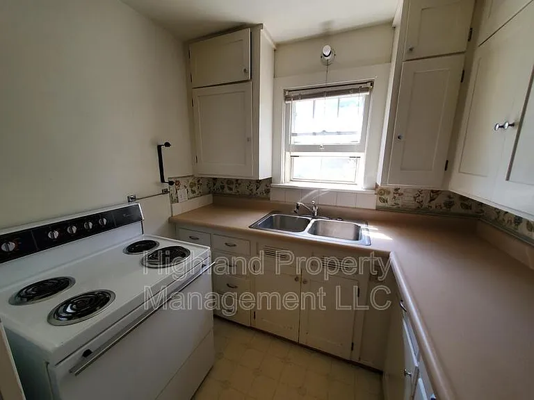 322 N Main St — Photo 6