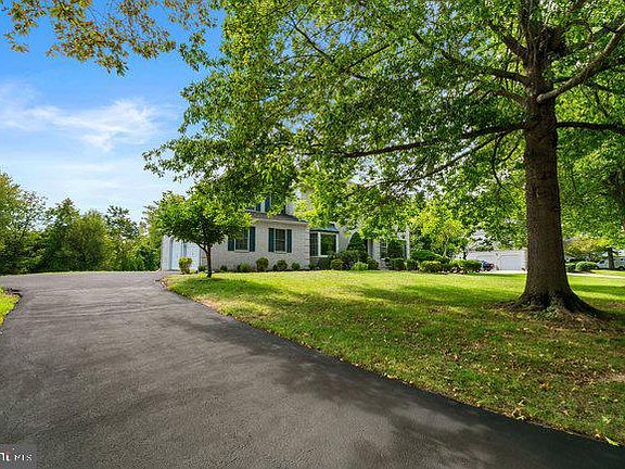 4th image of 1840 Meredith Ln