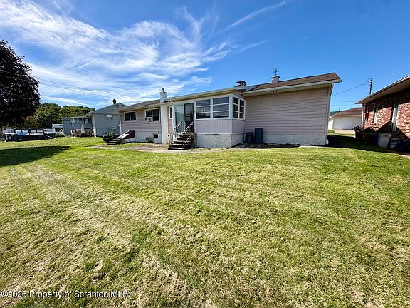 5th image of 229 Riverside Dr