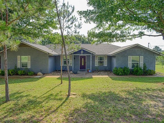 3rd image of 569 McAllister Rd