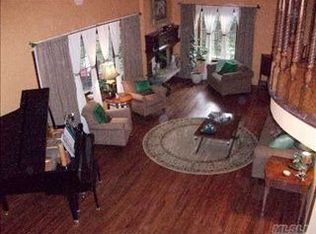 98 Cardinal Rd, Manhasset, NY 11030