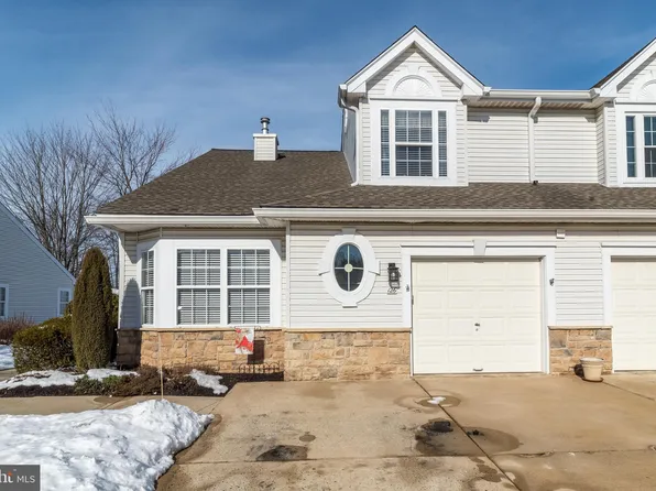 126 Progress Dr, Doylestown, PA 18901