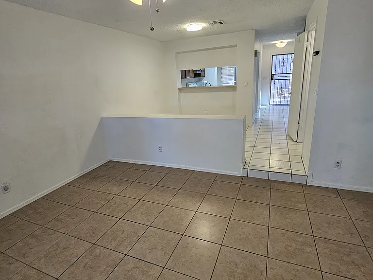 1961 N Hartford St #1021 — Photo 6