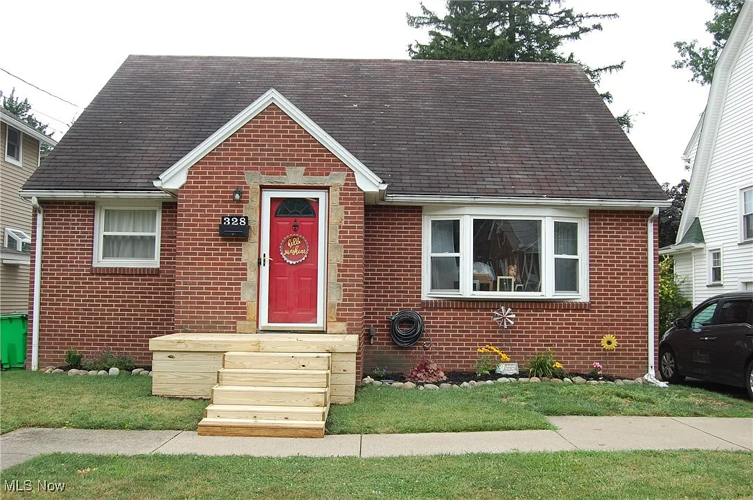 328 E Baird Ave photo 1