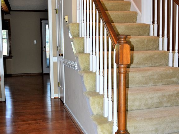 5th image of 955 Edgewater Dr