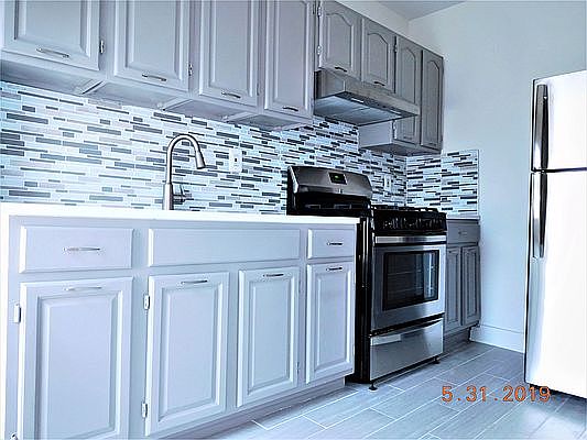 1st image of 387 Putnam Ave #4