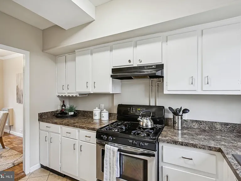 3139 Martha Custis Dr — Photo 3
