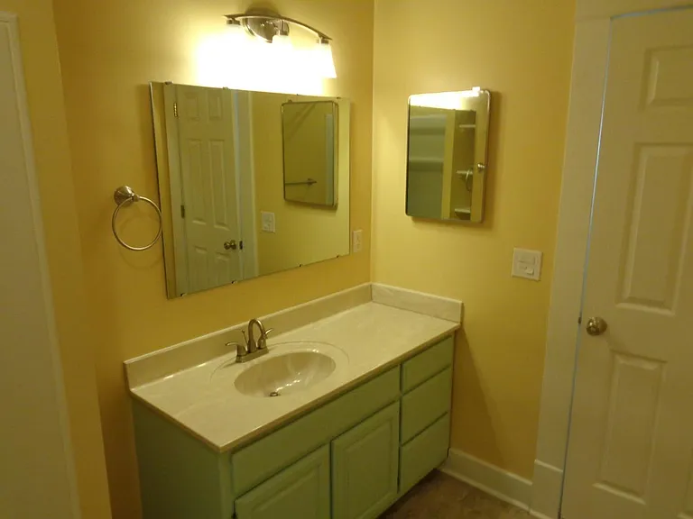 1304 S Cherokee Ave — Photo 11
