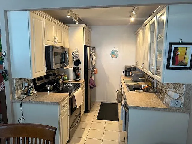 4039 Exeter Dr #C — Photo 3