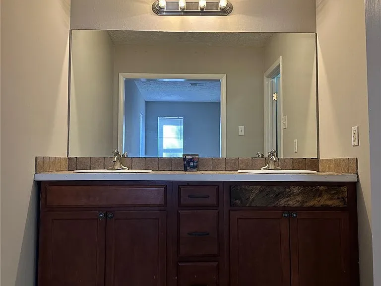 6915 Skyhawk Dr — Photo 14