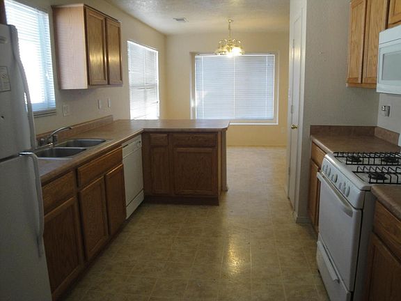 4th image of 3127 El Caballero Dr SW