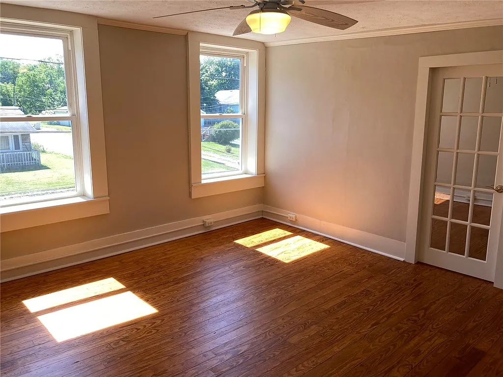 2 bed, 1.0 bath, 900 sqft, $1,195 — Photo 2