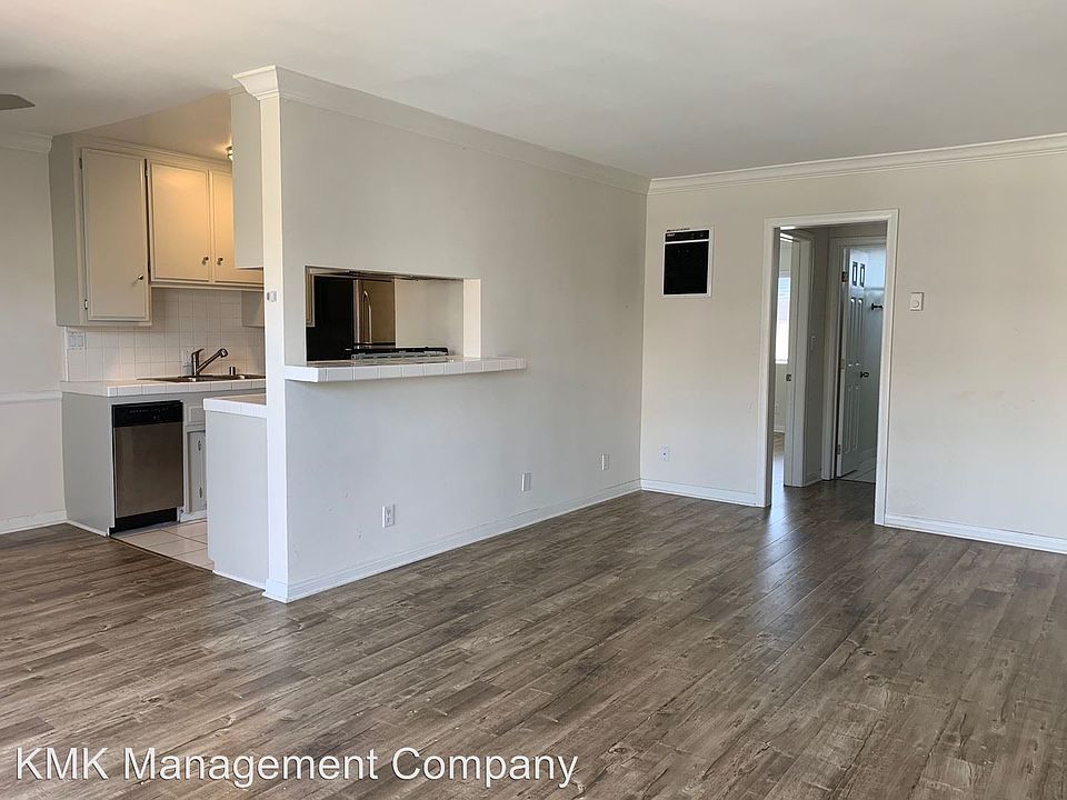 2nd image of 1730 S Barrington Ave APT 6