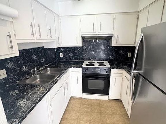 3rd image of 3522 Oakwood Dr APT 19