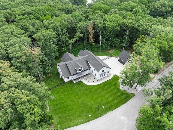 4th image of 180 Lake Forest Dr