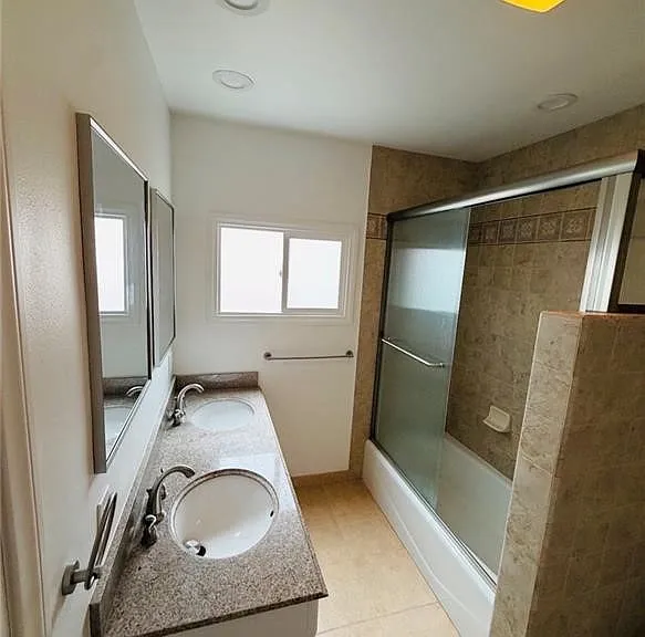 10024 Norwich Ave — Photo 5