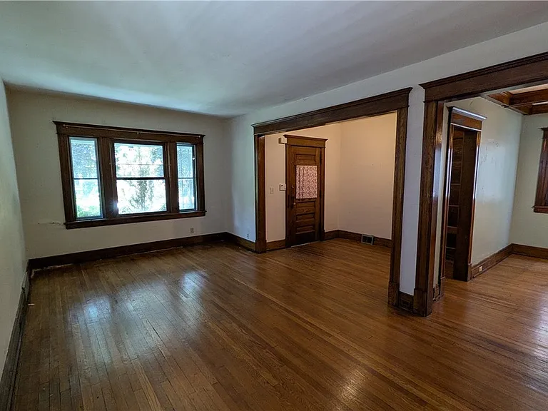 37 Manchester Pl #LOWER — Photo 5