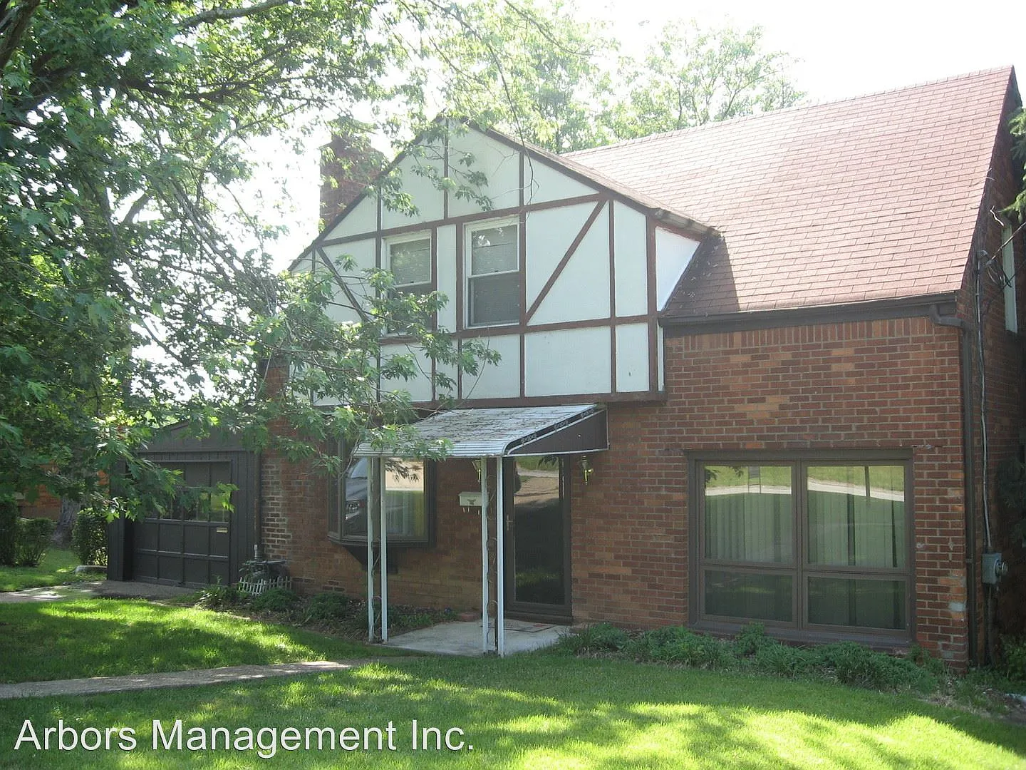 136 Highview Dr photo 1