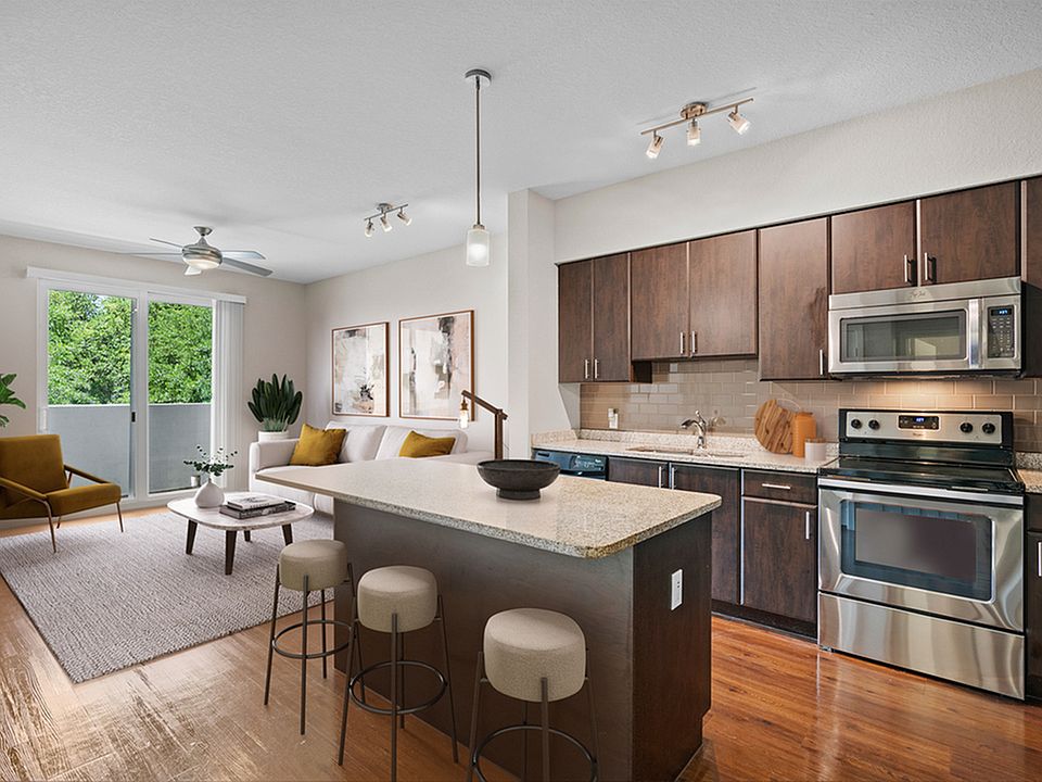 Cottonwood Bayview Kitchen and Living Room