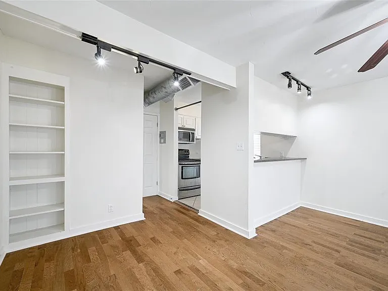 1510 W 6th St #212 — Photo 10
