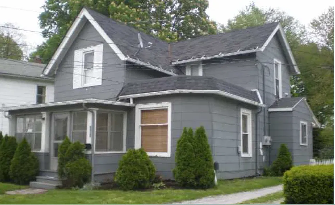 185 W South St — Photo 1