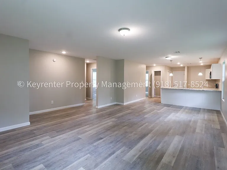 43 S Toledo Ave — Photo 6