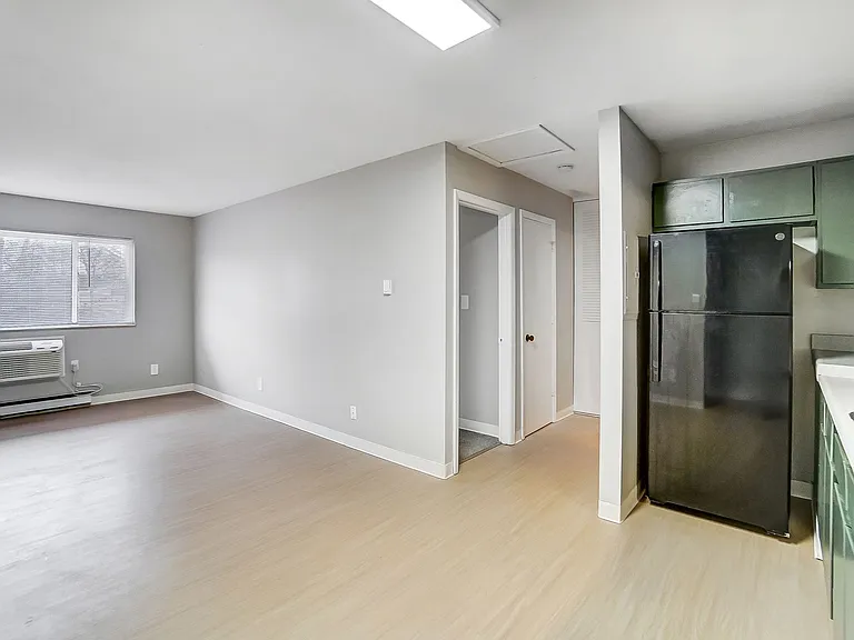 Hickory Creek Apartments — Photo 9