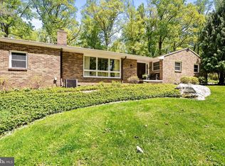 98 Snydertown Rd, Hopewell, NJ 08525