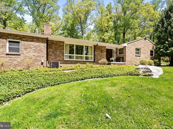 98 Snydertown Rd, Hopewell, NJ 08525