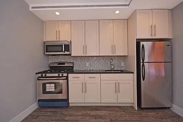 Rented by Clove Realty LLC | media 10