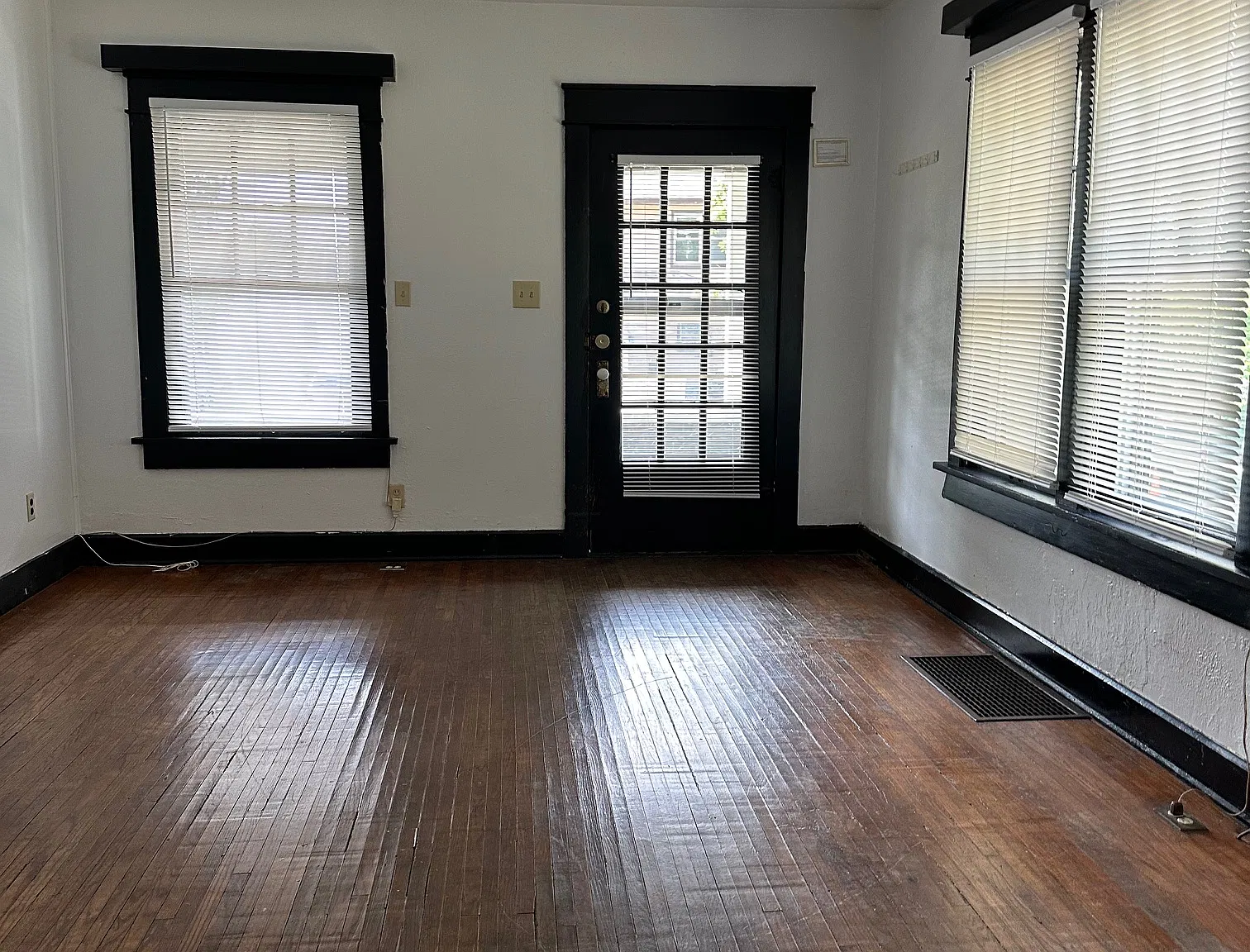 3 bed, 1.5 bath, 1000 sqft, $1,575 — Photo 3