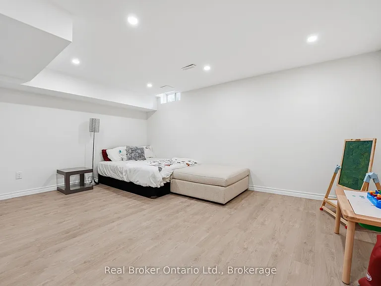 165 Margaret Dr — Photo 29
