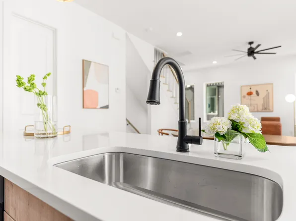 2015 N Prairie Ave #204, Dallas, TX 75204